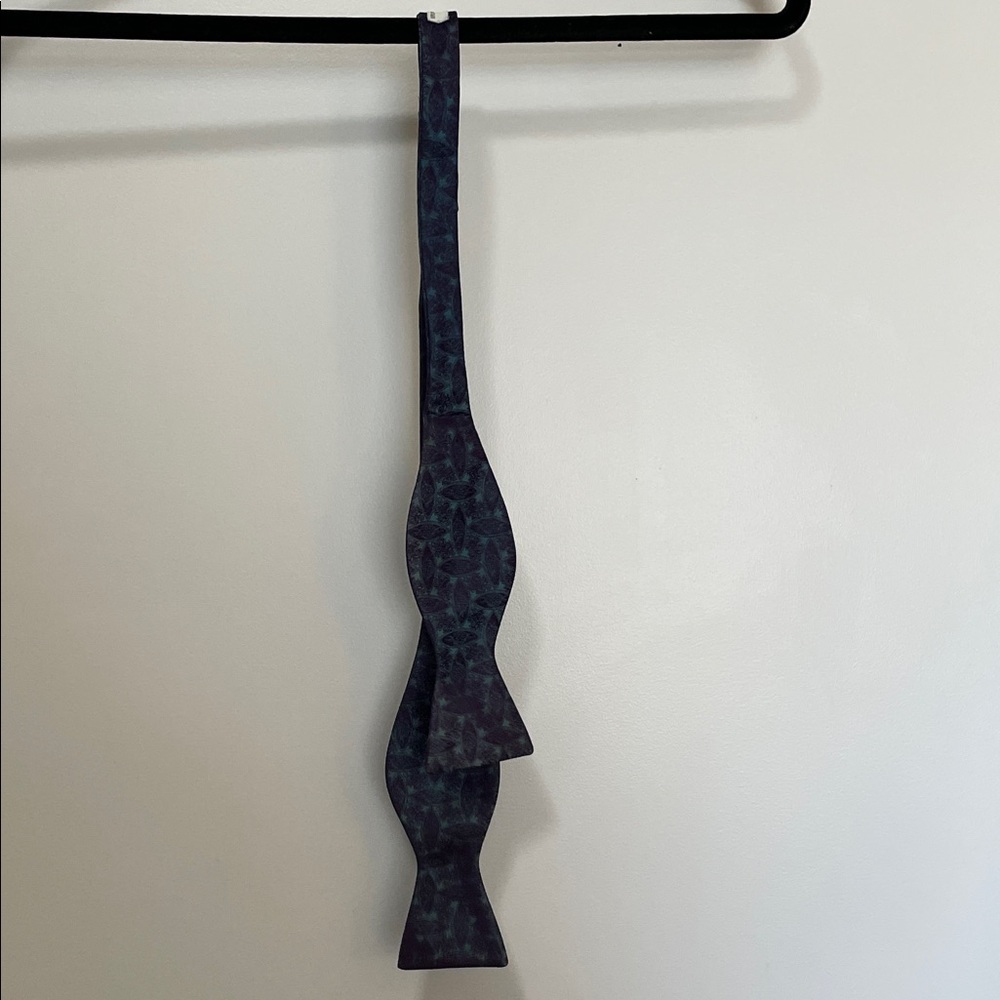 Stylish Blue Patterned Bow Tie
